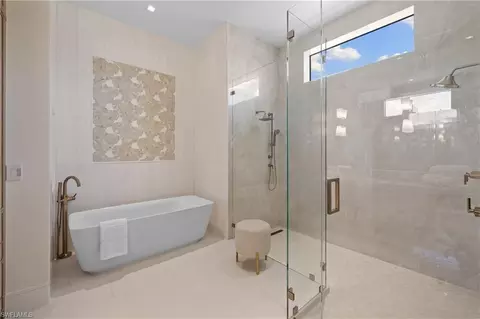 Bath - 850 10th St N, Naples, FL 34102 photo 3 of 8
