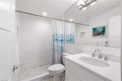 Bath - 2180 Harbor Ln, Naples, FL 34104 photo 3 of 4
