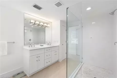 Bath - 2180 Harbor Ln, Naples, FL 34104 photo 2 of 4