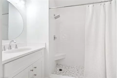 Bath - 2180 Harbor Ln, Naples, FL 34104 photo 4 of 4