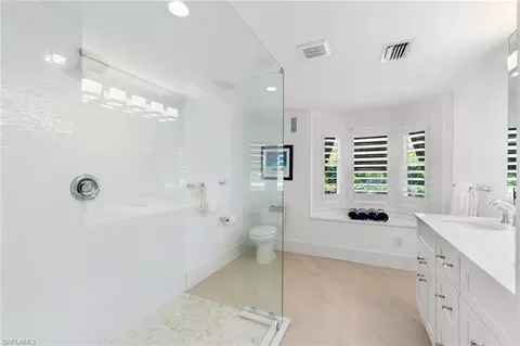 Bath - 2180 Harbor Ln, Naples, FL 34104 photo 1 of 4