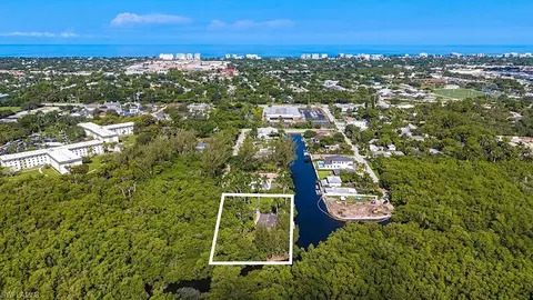 1551 Bembury Dr, Naples, FL 34102