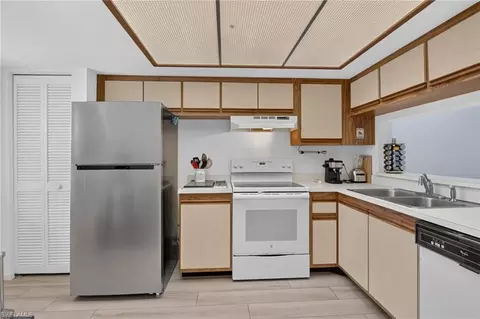 Kitchen - 909 Augusta Blvd #7, Naples, FL 34113 photo 1 of 2