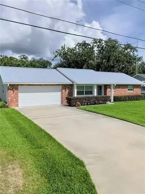 864 Peachtree Dr, Lake Placid, FL 33852