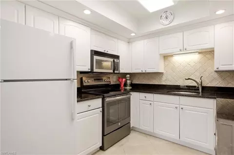 Kitchen - 180 Harrison Rd #3, Naples, FL 34112 photo 3 of 5