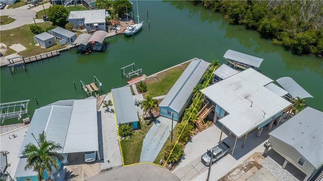 3965 Phoenix Dr, Saint James City, FL 33956
