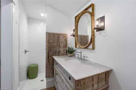 Bath - 742 11th Ave S, Naples, FL 34102 photo 4 of 7