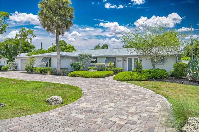 8719 Crest Ln, Fort Myers, FL 33907