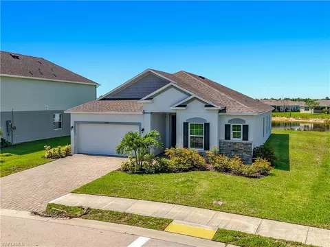 8792 Cascade Price Cir, North Fort Myers, FL 33917