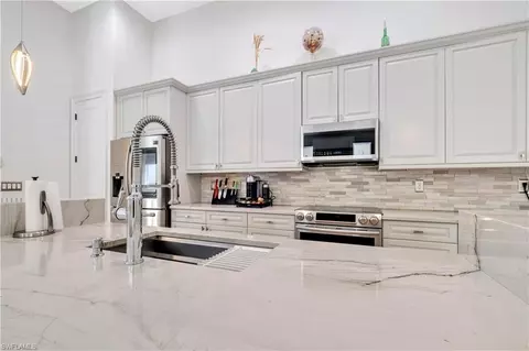 Kitchen - 3005 Coco Ave, Naples, FL 34112 photo 3 of 5