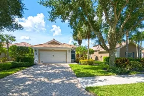 2314 Heydon Cir W, Naples, FL 34120