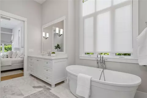 Bath - 2150 Tarpon Rd, Naples, FL 34102 photo 3 of 6