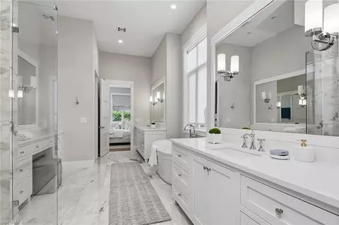 Bath - 2150 Tarpon Rd, Naples, FL 34102 photo 4 of 6