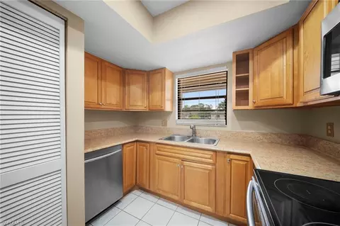 Kitchen - 195 Cypress Way E #8, Naples, FL 34110 photo 1 of 2