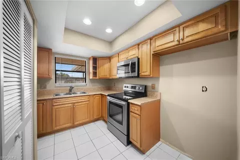 Kitchen - 195 Cypress Way E #8, Naples, FL 34110 photo 2 of 2