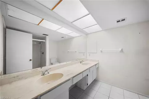 Bath - 195 Cypress Way E #8, Naples, FL 34110 photo 1 of 2