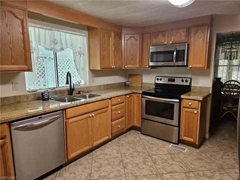 Kitchen - 859 Manatee Rd, Naples, FL 34114 photo 3 of 4