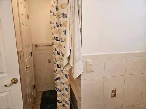 Bath - 859 Manatee Rd, Naples, FL 34114 photo 2 of 3