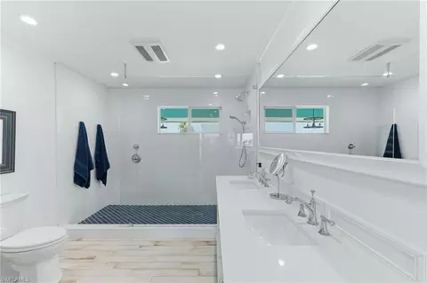 Bath - 23 W Pelican St, Naples, FL 34113 photo 1 of 5