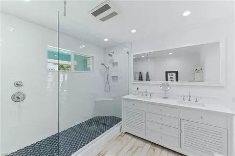 Bath - 23 W Pelican St, Naples, FL 34113 photo 2 of 5