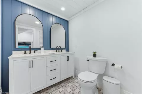 Bath - 23 W Pelican St, Naples, FL 34113 photo 5 of 5