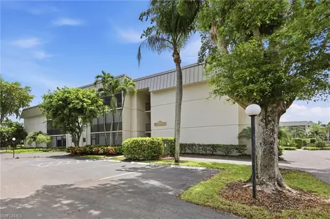 788 Park Shore Dr #H39, Naples, FL 34103
