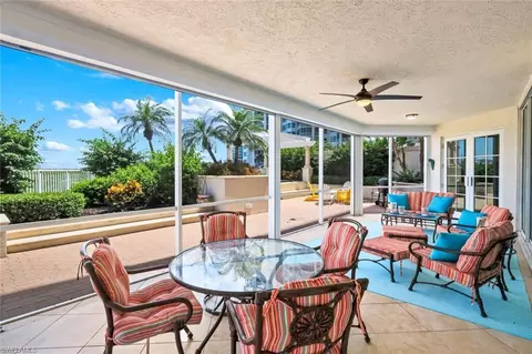 295 Grande Way #T-04, Naples, FL 34110