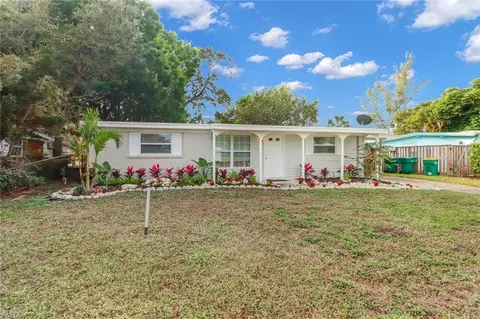 2140 Harbor Ln, Naples, FL 34104