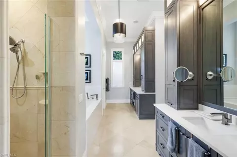 Bath - 2558 Escada Ct, Naples, FL 34109 photo 3 of 7