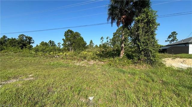 462 Columbus Blvd S, Lehigh Acres, FL 33974