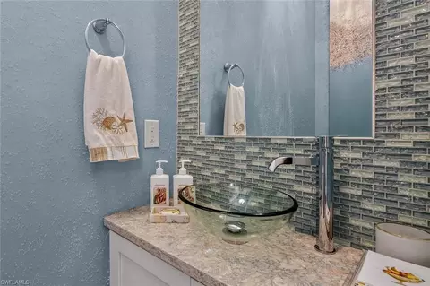 Bath - 6387 Warwick Ave, Naples, FL 34113 photo 3 of 5
