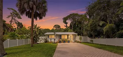 1447 Shadowlawn Dr, Naples, FL 34104