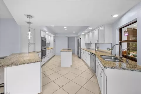 Kitchen - 433 Golfview Dr, Naples, FL 34110 photo 4 of 8