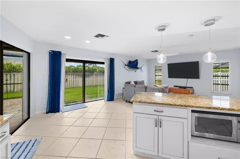 Kitchen - 433 Golfview Dr, Naples, FL 34110 photo 7 of 8