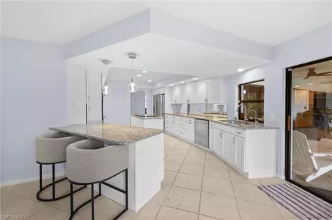 Kitchen - 433 Golfview Dr, Naples, FL 34110 photo 5 of 8