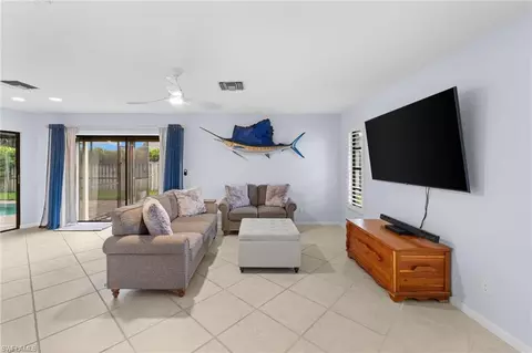 Living - 433 Golfview Dr, Naples, FL 34110 photo 4 of 5