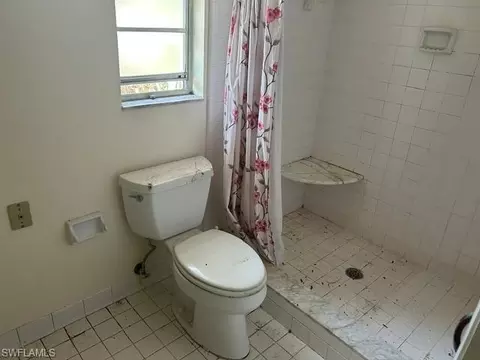 Bath - 224 Pine Valley Cir, Naples, FL 34113 photo 2 of 3