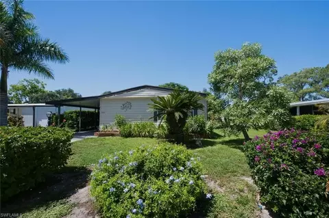 621 Charlemagne Blvd, Naples, FL 34112