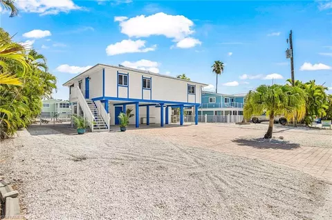 3 Pepita St, Fort Myers Beach, FL 33931