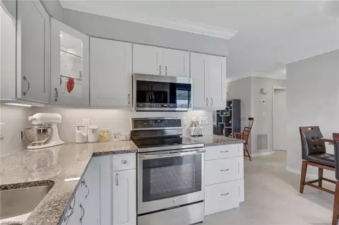 Kitchen - 175 Crown Dr #8, Naples, FL 34110 photo 2 of 4