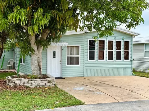 169 Panther Pass Cir #169, Naples, FL 34114