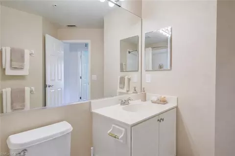 Bath - 904 Hampton Cir, Naples, FL 34105 photo 4 of 6