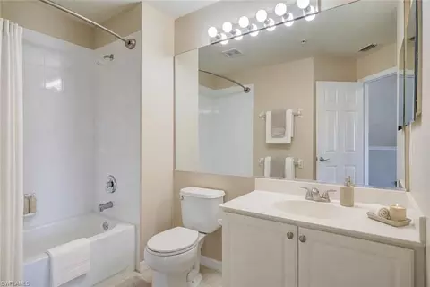 Bath - 904 Hampton Cir, Naples, FL 34105 photo 3 of 6