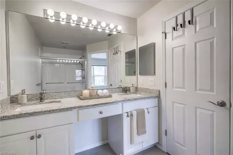 Bath - 904 Hampton Cir, Naples, FL 34105 photo 2 of 6