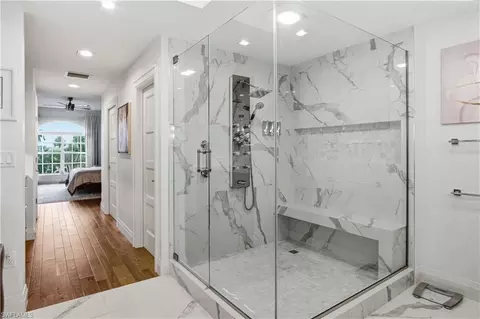 Bath - 559 Audubon Blvd #E-202, Naples, FL 34110 photo 2 of 4