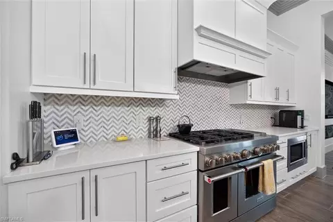 Kitchen - 3245 Cullowee Ln, Naples, FL 34114 photo 3 of 4