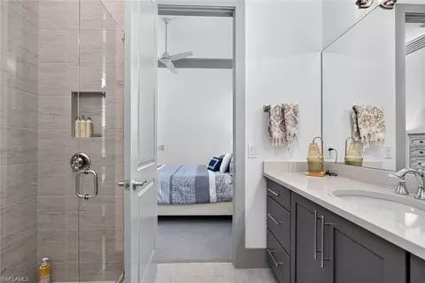 Bath - 3245 Cullowee Ln, Naples, FL 34114 photo 3 of 5