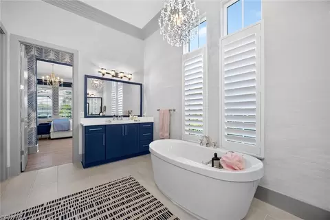 Bath - 3245 Cullowee Ln, Naples, FL 34114 photo 2 of 5