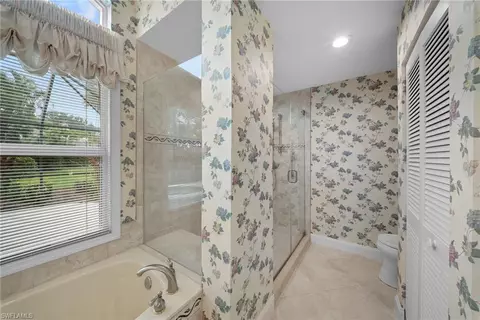 Bath - 54 Grey Wing Pt, Naples, FL 34113 photo 4 of 10
