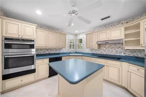 Kitchen - 54 Grey Wing Pt, Naples, FL 34113 photo 2 of 4